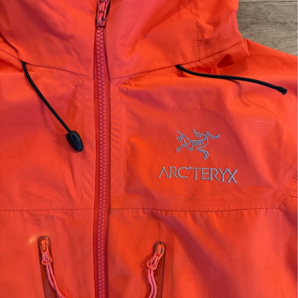 Arc'teryx Woman Bright Orange Gore-Tex - Picture 3 of 3